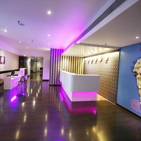The Beatle Hotel Мумбай Екстериор снимка