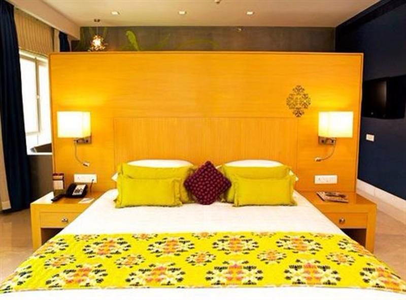 The Beatle Hotel Мумбай Екстериор снимка