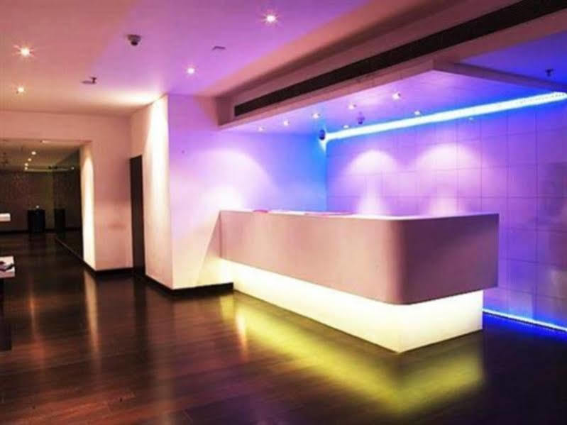 The Beatle Hotel Мумбай Екстериор снимка